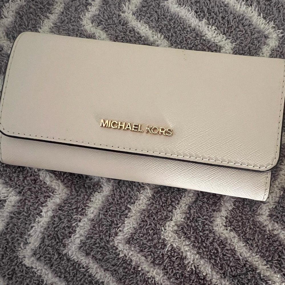 Michael Kors Wallet. New, with tags.